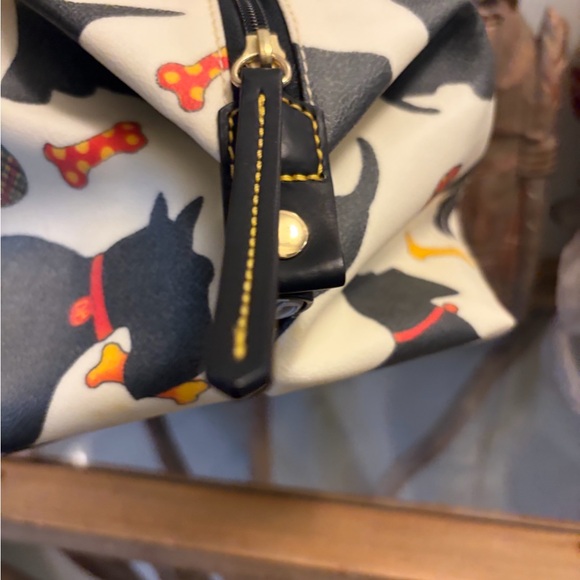 Dooney and Bourke 2009 Scottie Dog Bag. Tartan inside. NWOT. - Picture 3 of 13